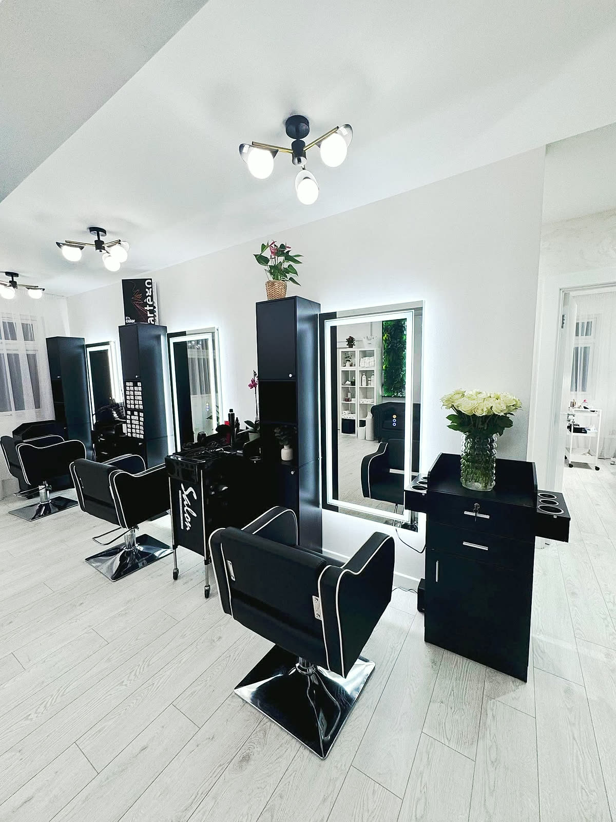 Styling stations in the lounge